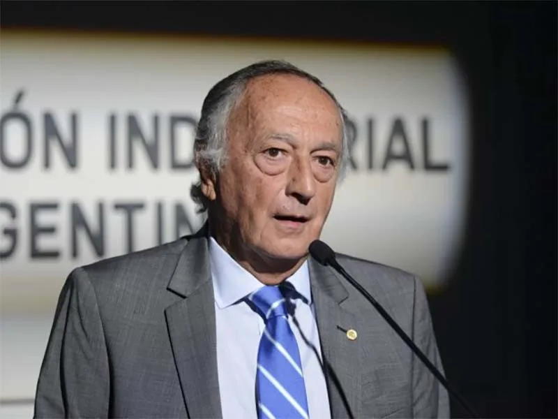 Otros vientos: el jefe de la UIA dice que la reforma laboral "no es fundamental"