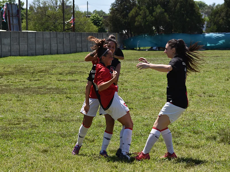 A cuatro fechas para el final, todo sigue igual: ganaron Newell’s y Social Lux