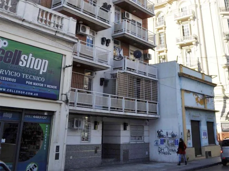 El intruso lo despertó encañonándolo, lo ató y se llevó 4 mil dólares