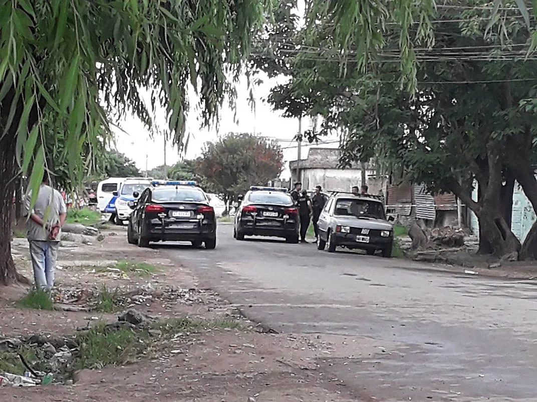 Valparaíso al 3700: balean a una mujer en las piernas