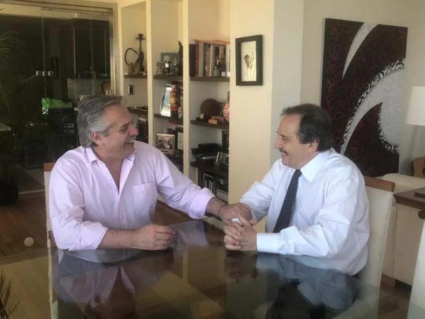 Fernández y Alfonsín coincidieron en "esfuerzo conjunto para salir de la crisis"