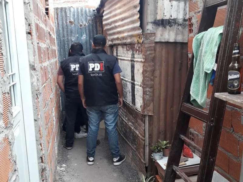 Un policía quedó acusado de organizar tres entraderas en la capital provincial