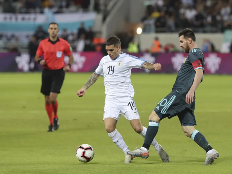 Con goles de Agüero y Messi, Argentina rescató un empate ante Uruguay
