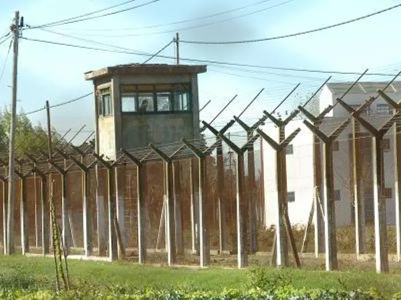 Unos 200 presos realizan una huelga de hambre en la cárcel de Las Flores
