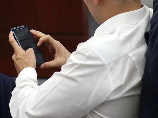 Juicio de "porno venganza" continuará con testimonio de la madre de la víctima