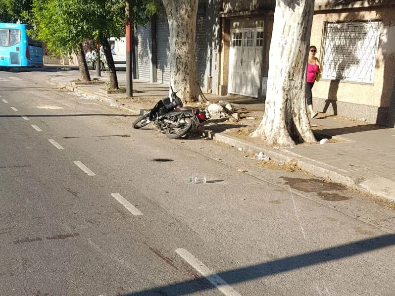 Una mujer de 62 años murió tras ser embestida por una moto en la zona oeste