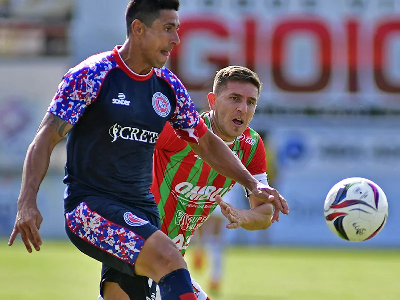 Central Córdoba va por el título ante Sportivo Las Parejas en el duelo decisivo