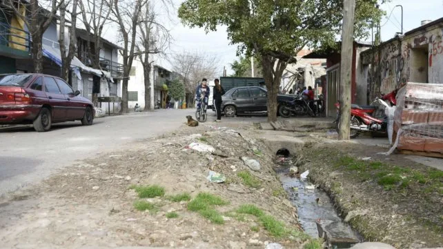 El hombre asesinado a puñaladas por la pareja de su ex era un barra de Newell's