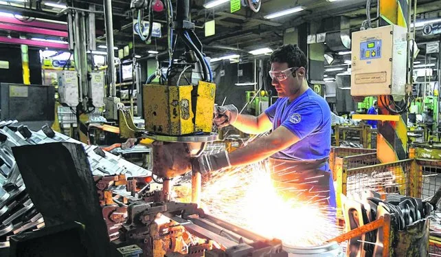 La industria perdió en los últimos 12 meses 56 mil empleos registrados