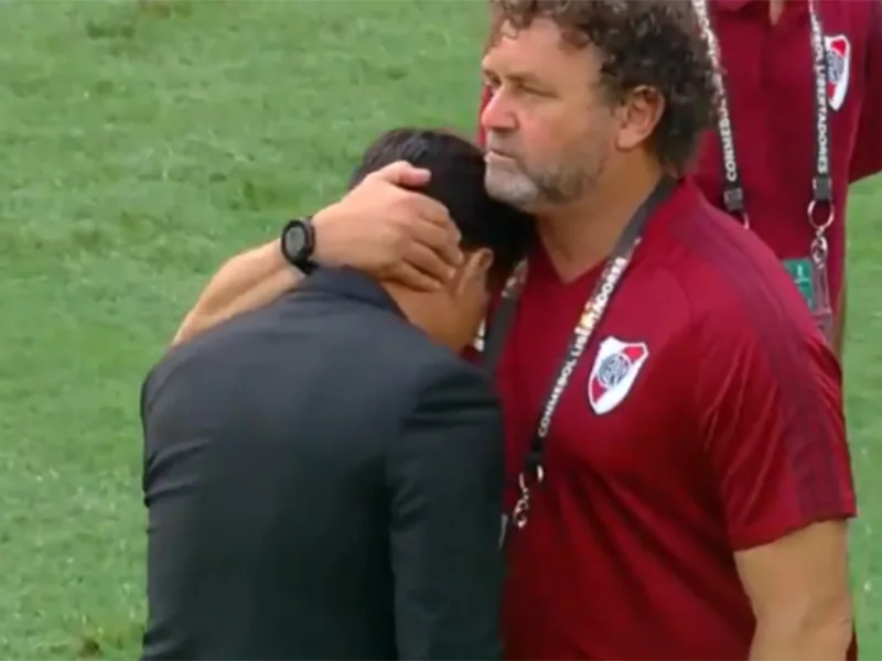Mientras el Muñeco lloraba, estallaron los memes en las redes sociales