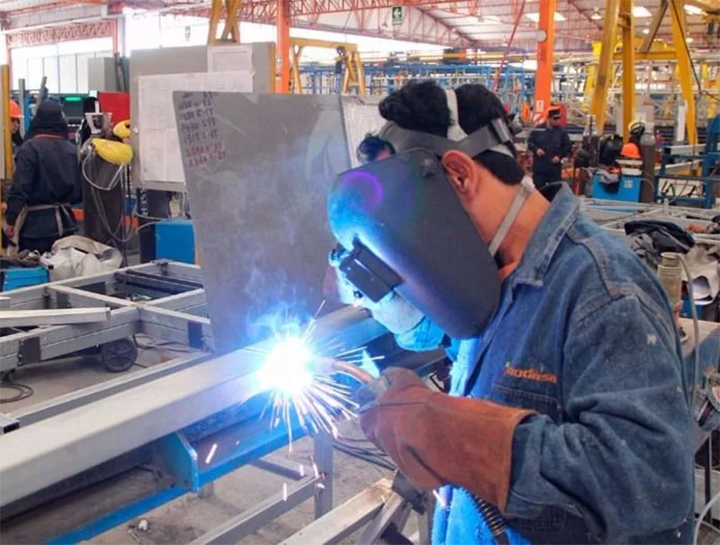 La actividad económica sigue en retroceso y cayó un 2,1% interanual