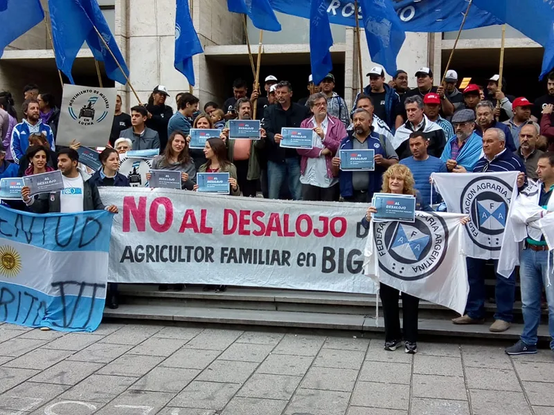 Agricultores dan pelea para que no los desalojen de sus tierras