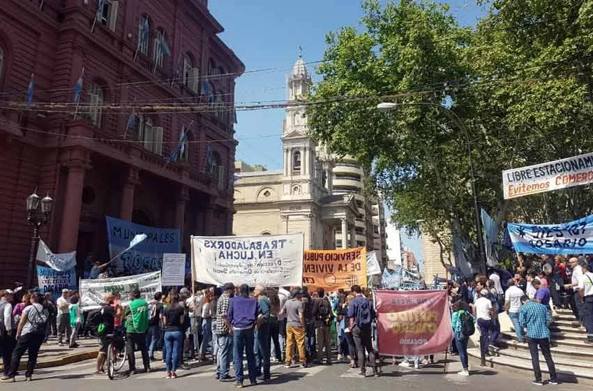 Municipales suben la presión pero no harán paro en el debut de Javkin