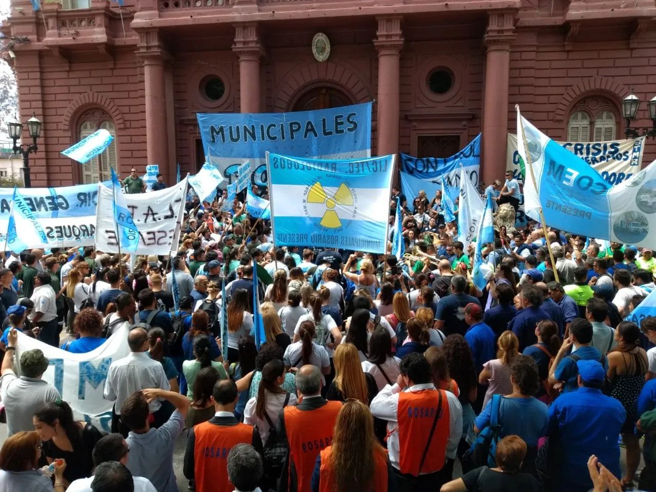 “Vamos a defender a los contratados. Es una fábrica de desocupados", dijo Ratner