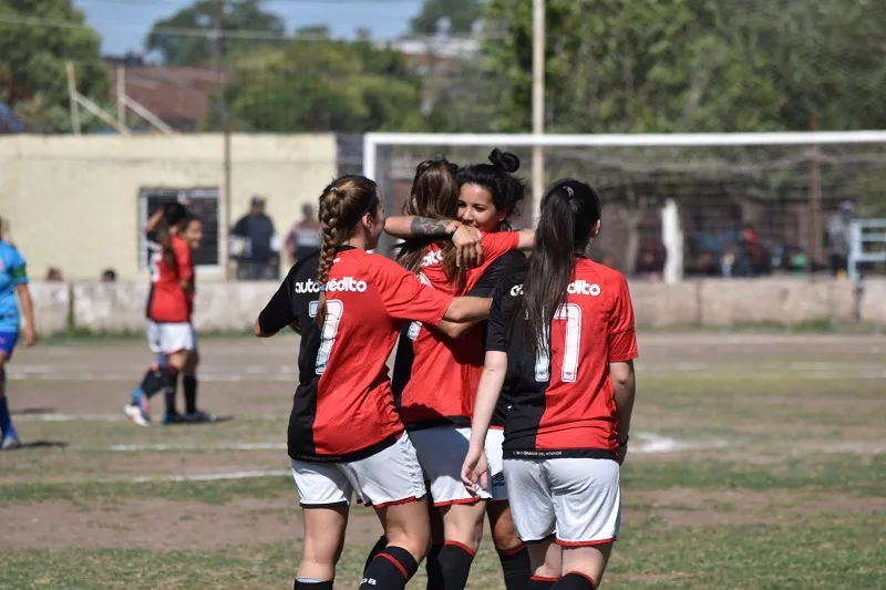 Newell's ganó y se encamina hacia el título del torneo local