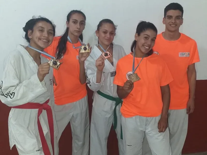 Jóvenes del Nueva Oportunidad ganaron oro y bronce en torneo de taekwondo