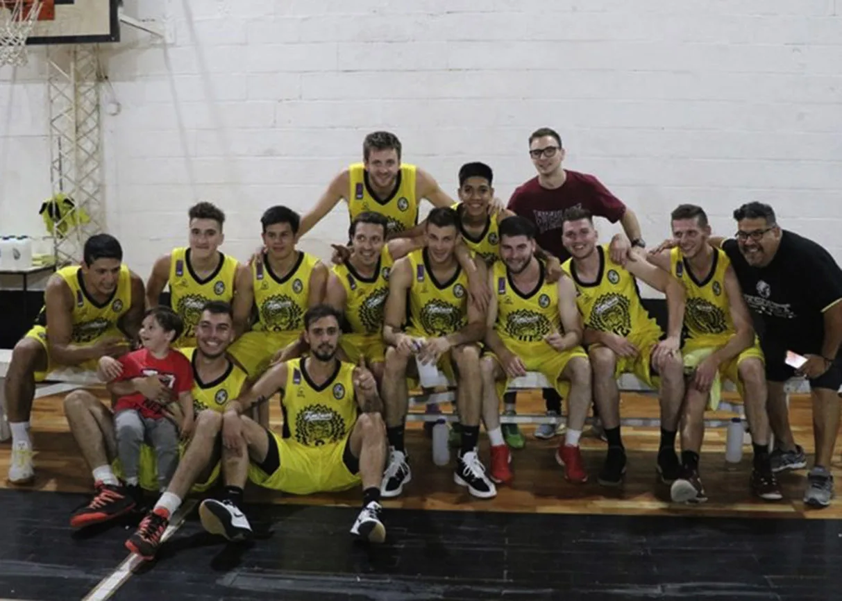 Tras ganar la A Rosarina y subir a la Superliga, Timbúes debutó con un triunfo