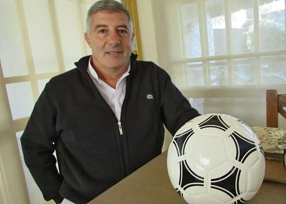 Hincha médico le salvó la vida a un futbolista: lo sacó de tres paros cardíacos