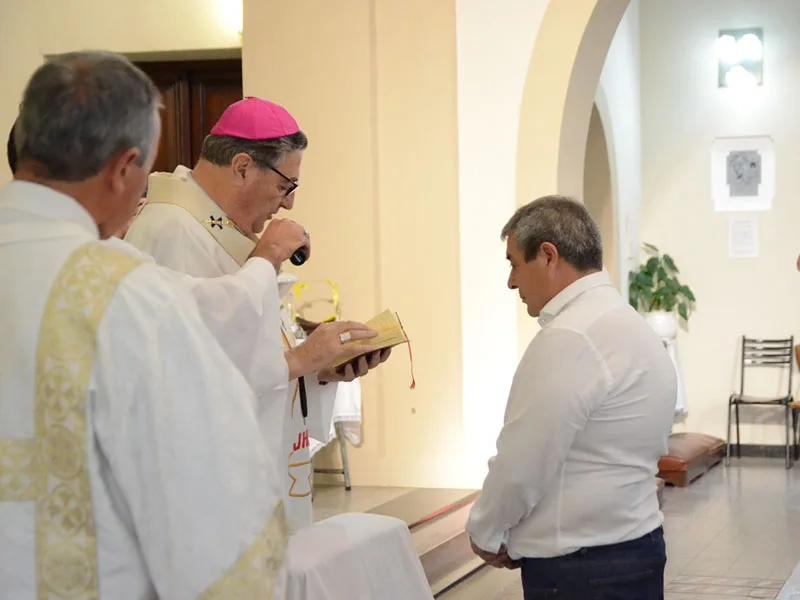 Rezo por vos: el Pipi Andrada recibió bautismo, comunión y confirmación