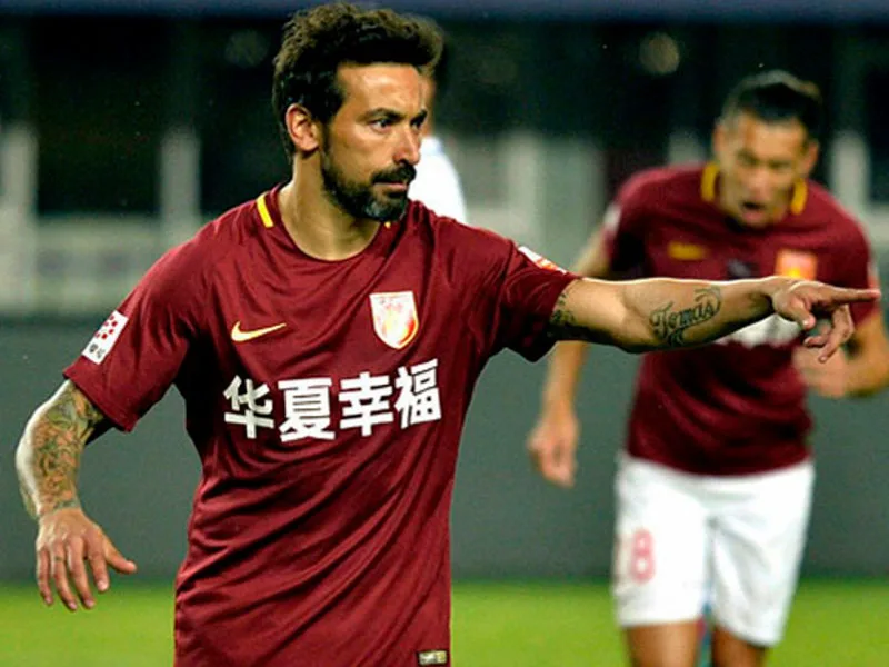Lavezzi anunció su retiro y encendió las alarmas en Central