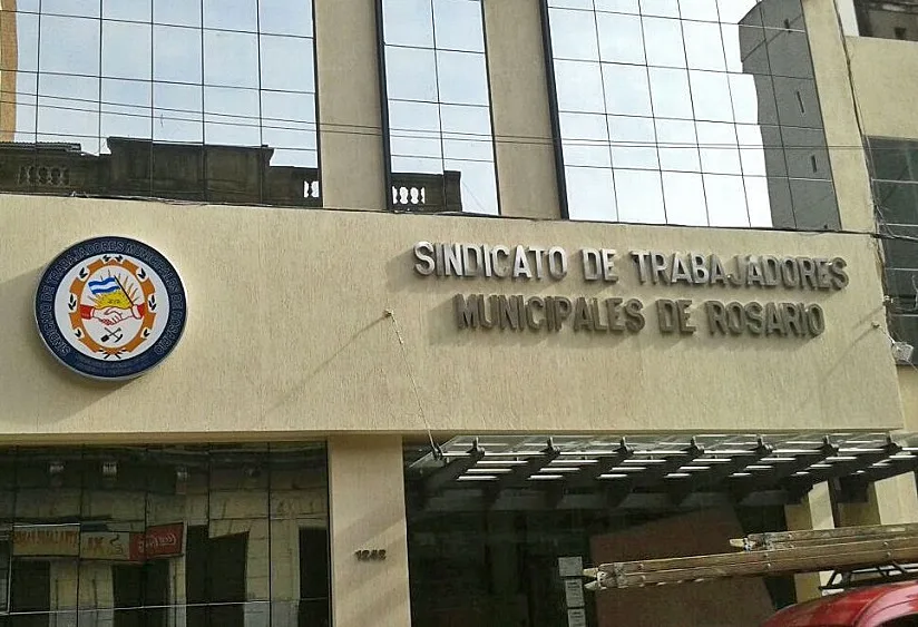 Los municipales amenazan con un paro si no cobran horas extras junto al sueldo