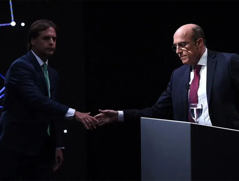 Balotaje en Uruguay: arrancaron los comicios que definen al nuevo presidente
