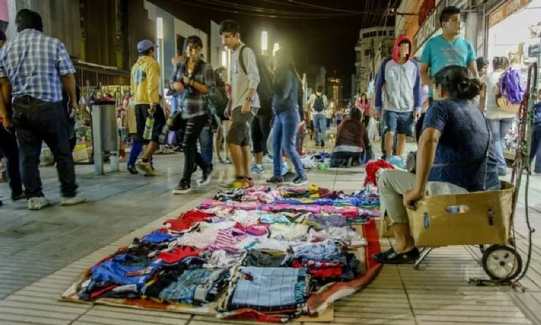 Por la crisis extenderán la cantidad de licencias para vendedores ambulantes