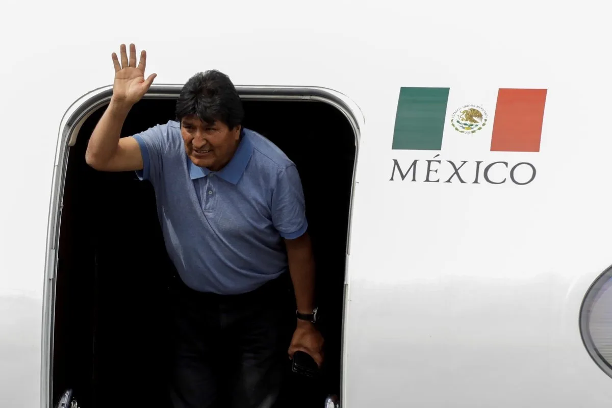 Evo Morales viajó a Cuba y llegaría a Argentina tras la asunción de Fernández