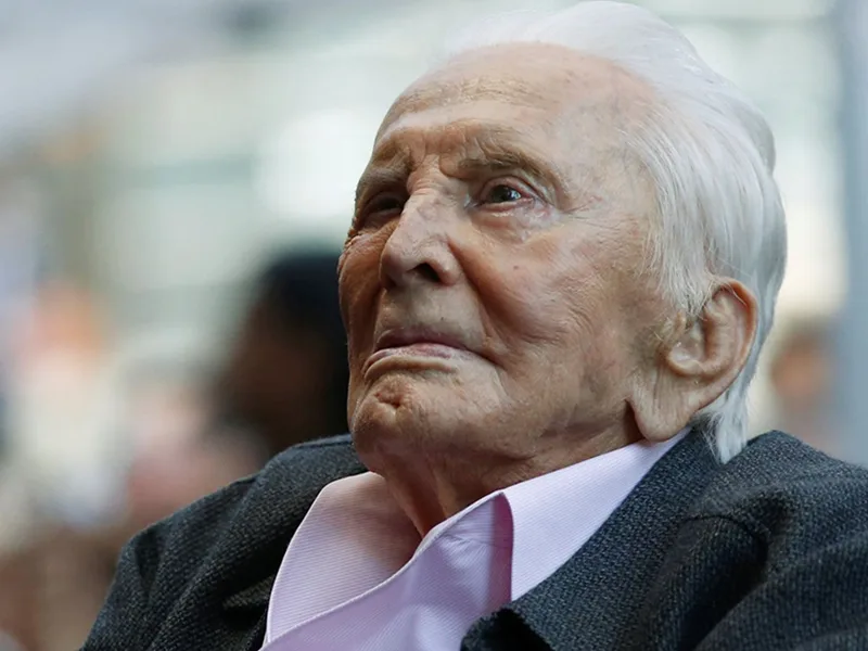 Kirk Douglas, el protagonista de "Espartaco", cumple este lunes 103 años