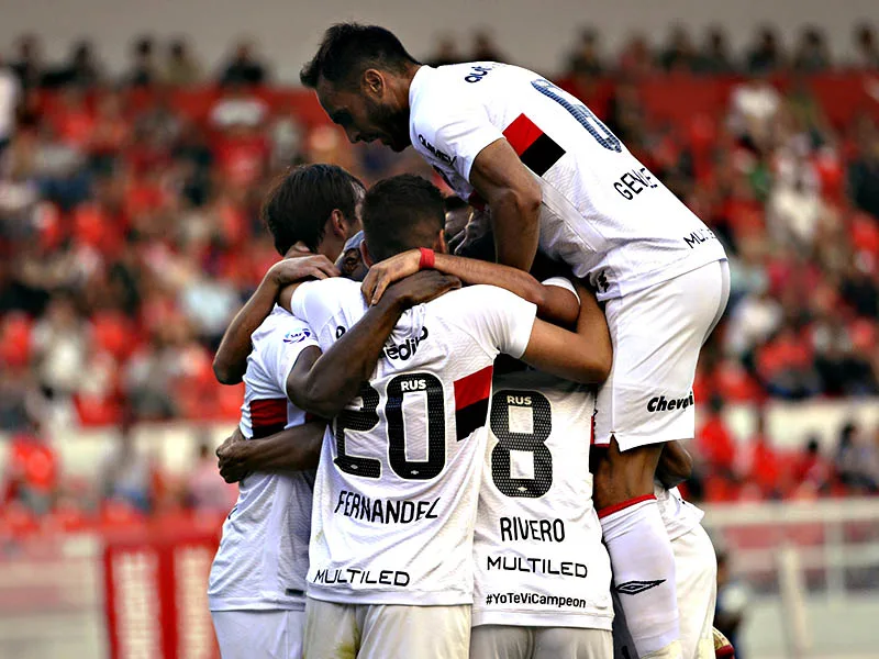Fiera eterna: triunfo 3-2 y final feliz para la Lepra en Avellaneda ante el Rojo