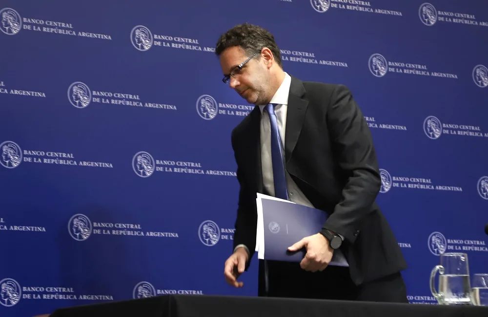 Sandleris anunció su renuncia al Banco Central para "asegurar la transición"