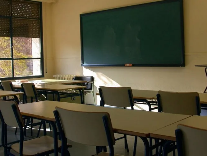 Docentes y gremios denunciaron "despido ideológico" en un colegio privado