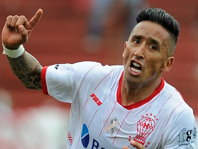 Por el Parque acercaron el nombre del veterano Lucas Barrios