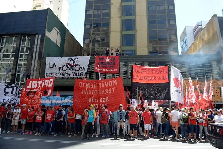 Trabajadores del Hotel Bauen resisten una nueva orden de desalojo