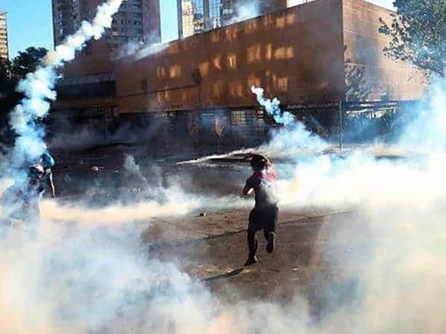 Conmoción en Chile por un hombre que murió electrocutado en una manifestación