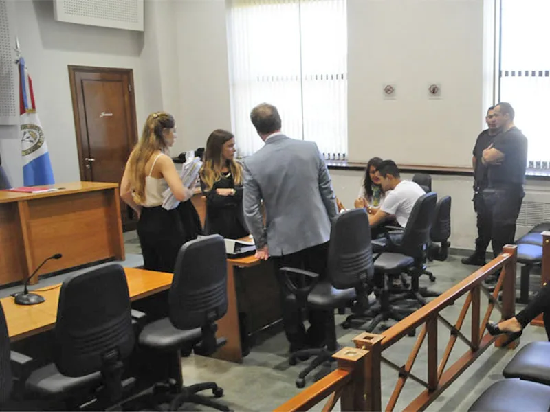 Seguirá preso un joven que mató a su padre a machetazos en Rosario