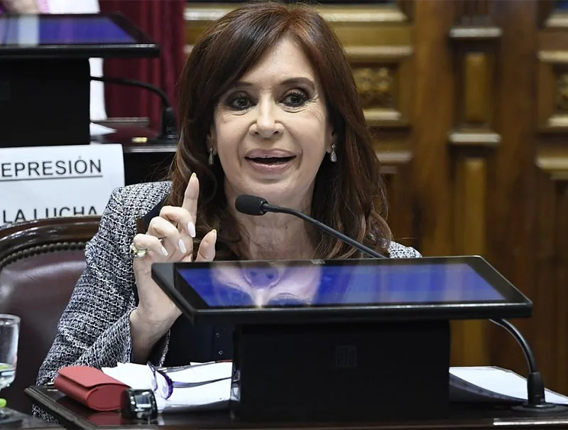 CFK desembarca en el Senado: se reúne con su bloque y luego con Michetti