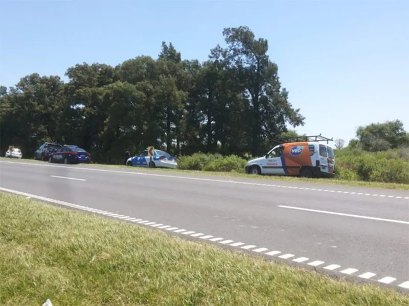 La mujer hallada muerta en la autopista tenía unos 60 años y marcas en el cuello