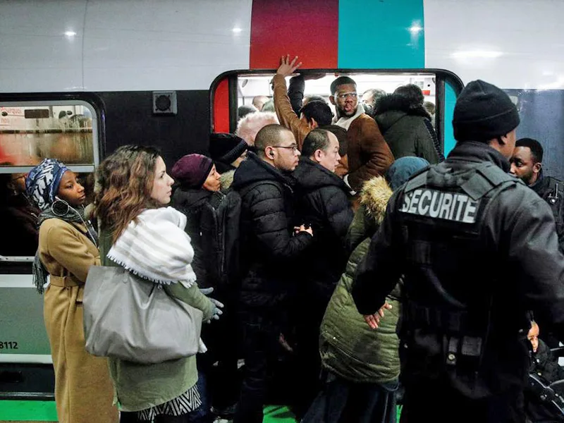 Caos en Francia por el quinto día consecutivo de huelga del transporte