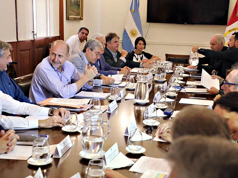 El gobernador Omar Perotti encabezó la primera reunión de gabinete