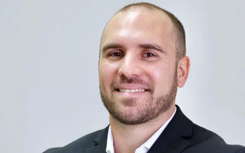 Guzmán presenta a su equipo y anunciará medidas económicas