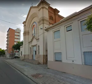 Una iglesia en Pichincha ofreció asado gratis para unas 250 personas sin techo