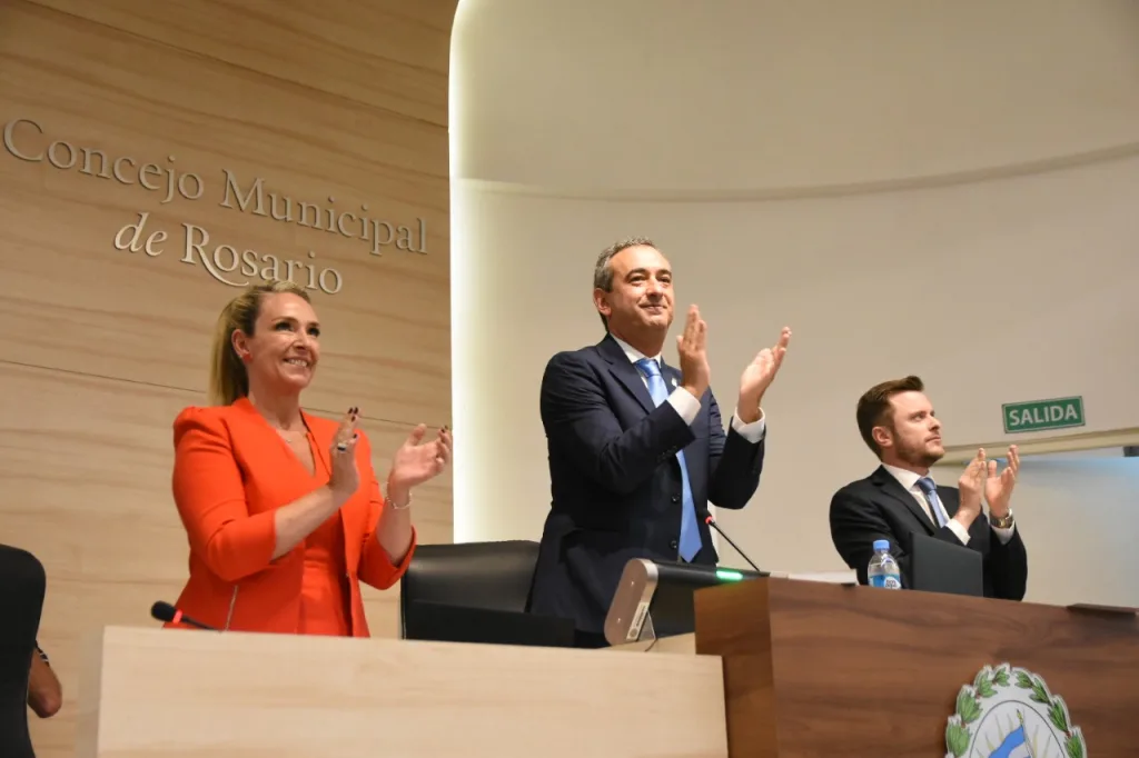 En un lugar que conoce: Javkin juró como intendente en el Concejo Municipal
