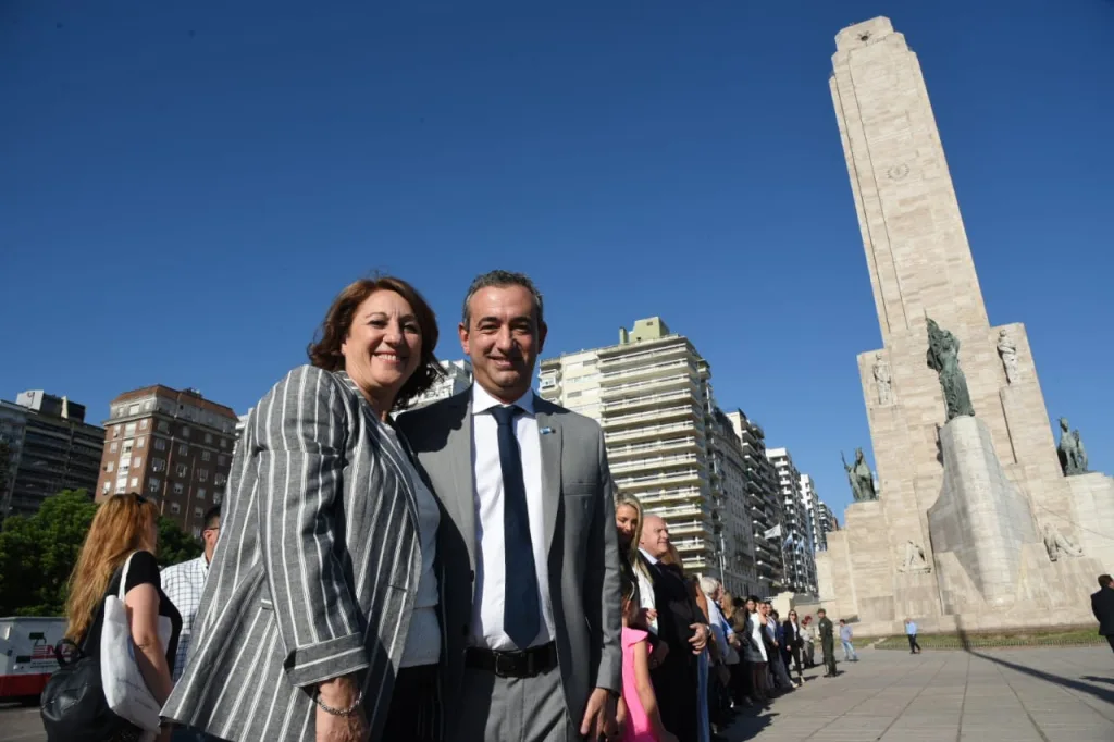 Calor democrático en el Monumento: Pablo Javkin ya es intendente de Rosario