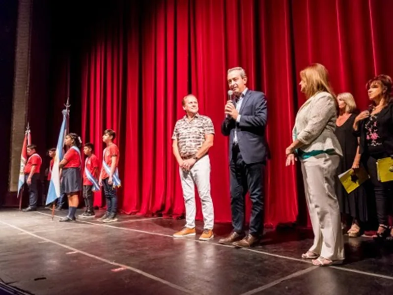Javkin fue a acto de fin de año escolar y renovó el compromiso con la infancia