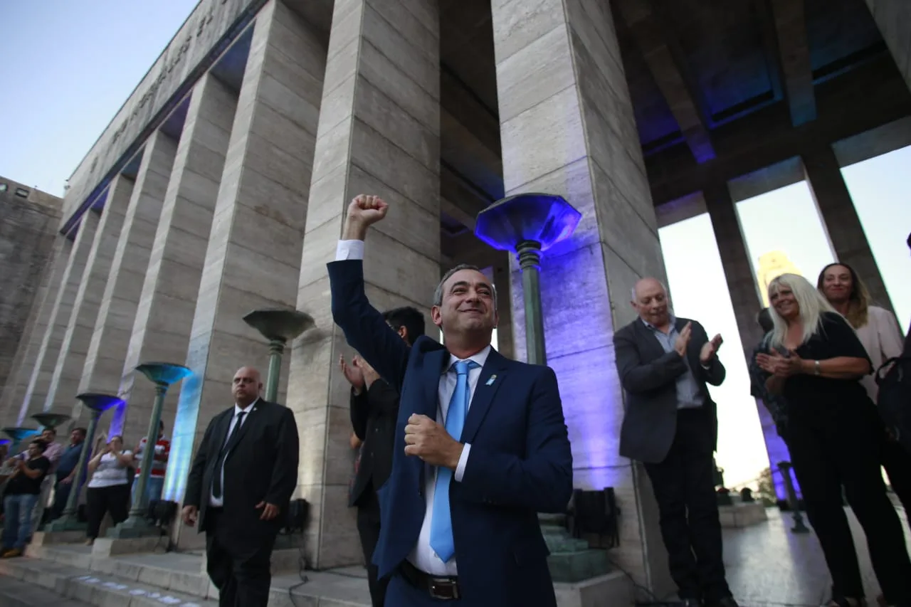Infancia, convivencia y seguridad, los tres ejes de Javkin en el Monumento