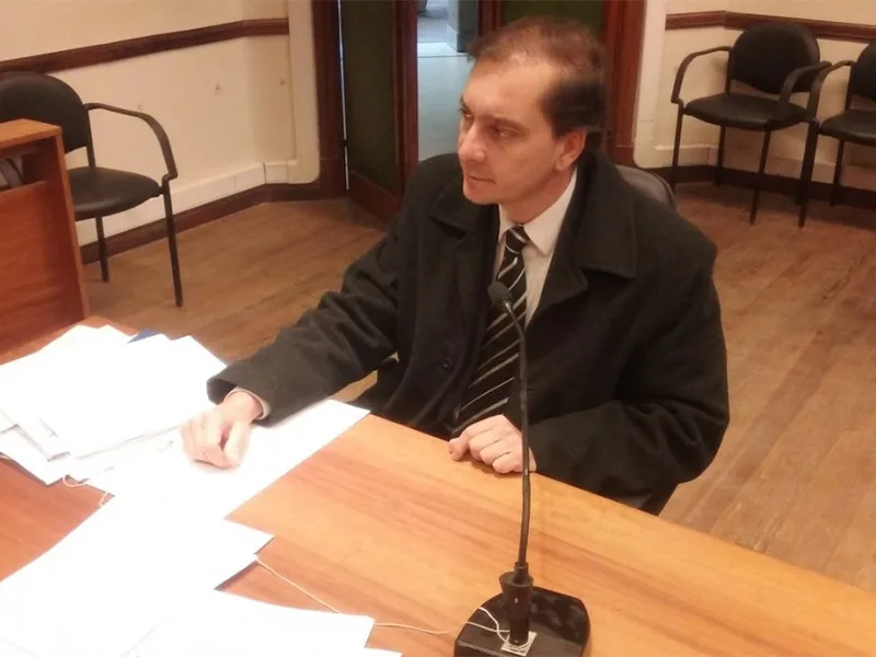 Lo condenan por abusar de su hija y de su nieta, ambas menores de edad