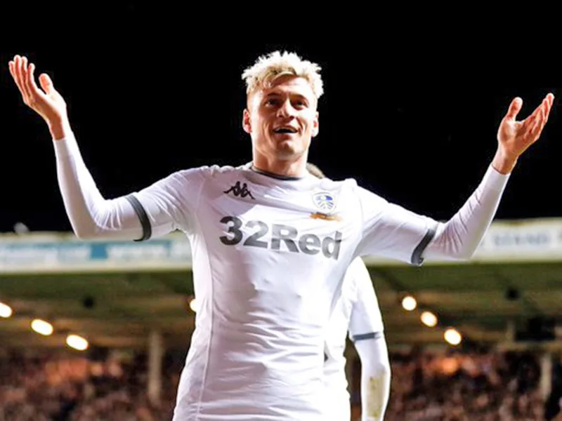El Leeds de Bielsa cosechó el séptimo triunfo al hilo y lidera la Championship