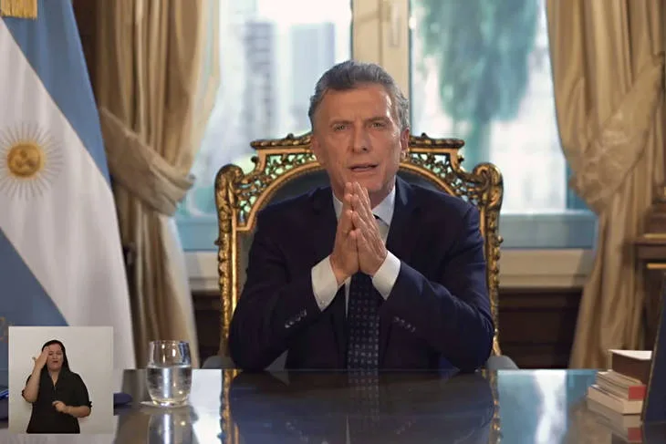 Macri se despidió por cadena nacional y de una Argentina país de las maravillas