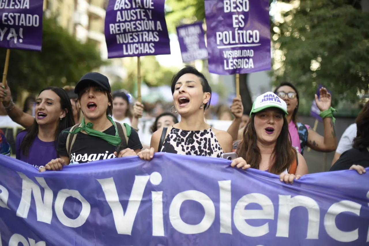 Hubo masiva marcha por el centro para pedir el fin de la violencia machista